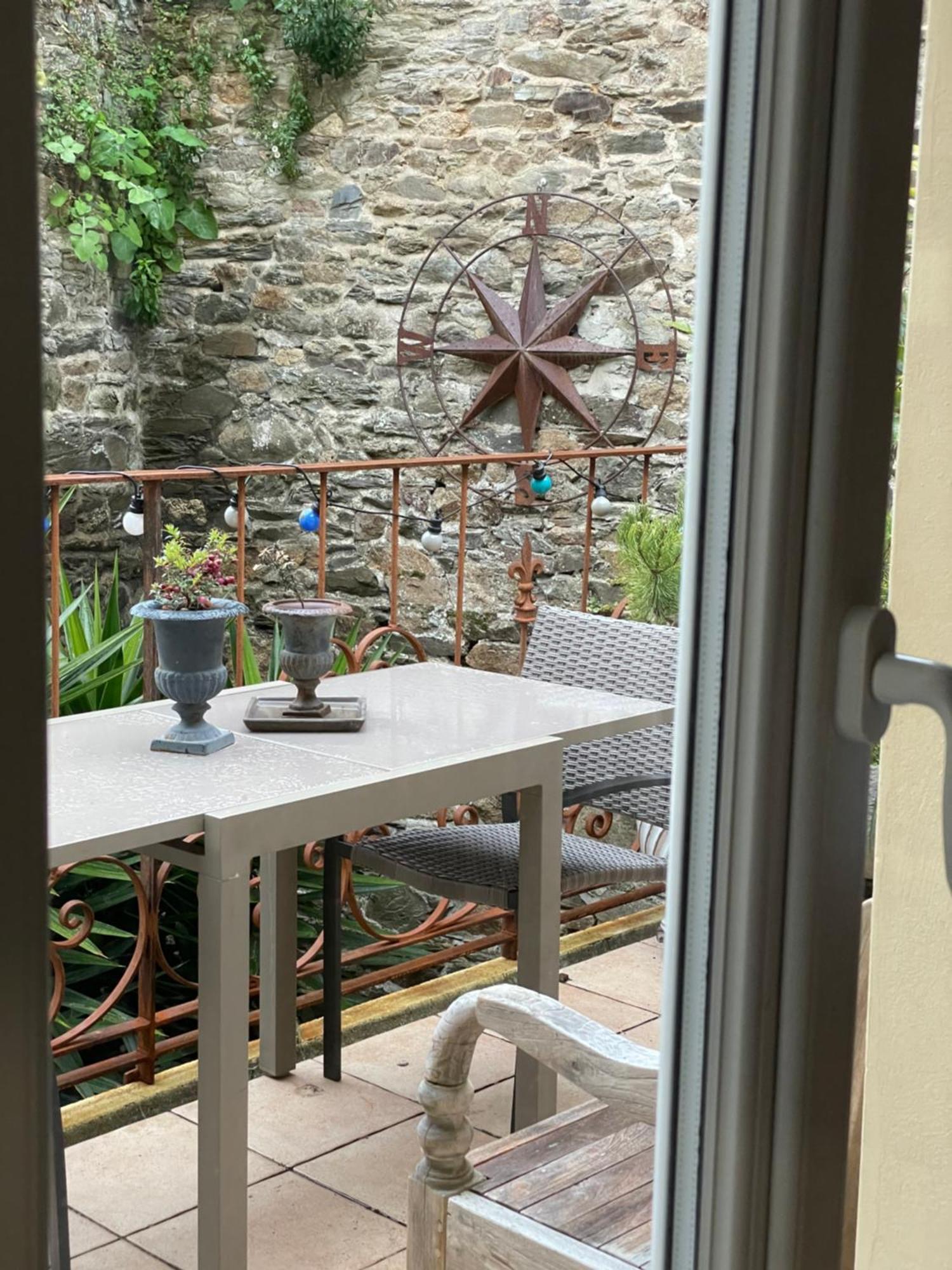 Appartement De 1634 Avec Balcon Au Sud Sur Jardin En Plein Coeur Historique Tréguier Екстериор снимка