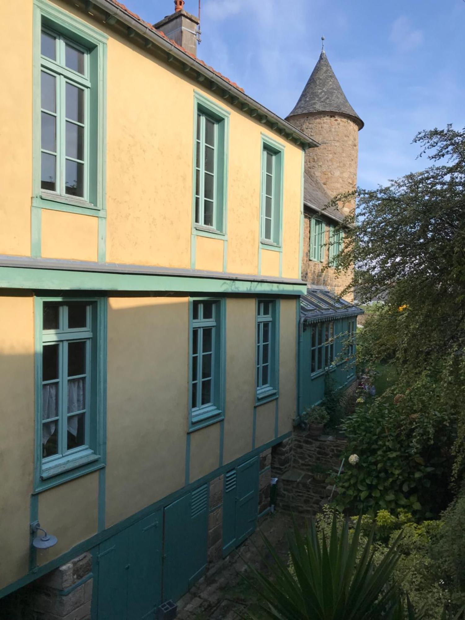 Appartement De 1634 Avec Balcon Au Sud Sur Jardin En Plein Coeur Historique Tréguier Екстериор снимка